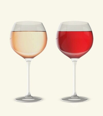 Twee wijnglazen met twee verschillende kleuren rosé erin